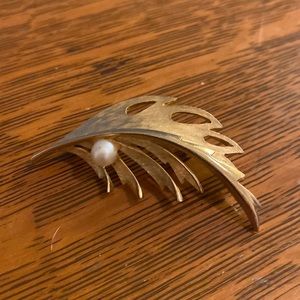 Vintage Capri brooch PM 1804